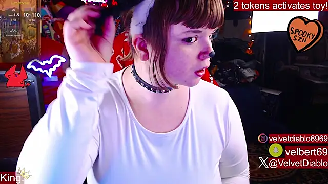 Snapshot of VelvetDiablo chatting on October 1, 2025, 11:33 pm VelvetDiablo online show from October 1, 2025, 11:33 pm