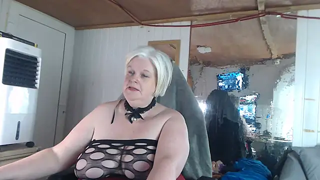 sexychazza16 online show from September 25, 2025, 7:06 pm