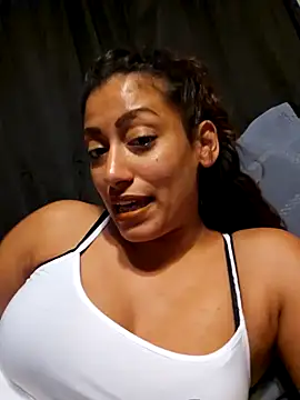 Snapshot of Nikkierosee chatting on December 18, 2024, 3:00 pm Nikkierosee online show from December 18, 2024, 3:00 pm