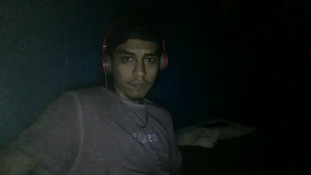 Snapshot of AlexAlejandro13 chatting on September 26, 2025, 6:17 am AlexAlejandro13 online show from September 26, 2025, 6:17 am
