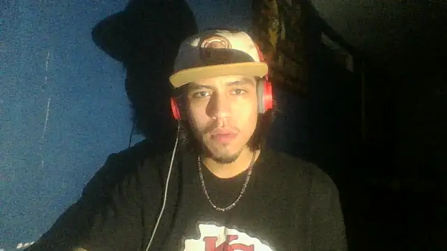 Snapshot of AlexAlejandro13 chatting on October 14, 2025, 7:09 am AlexAlejandro13 online show from October 14, 2025, 7:09 am