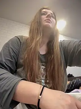 CandyShoopp online show from February 9, 2025, 8:24 pm