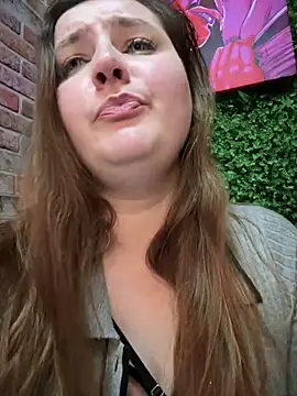 CandyShoopp online show from February 10, 2025, 5:19 pm