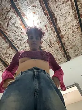 Snapshot of Alicbranca chatting on September 19, 2025, 7:25 pm Alicbranca online show from September 19, 2025, 7:25 pm