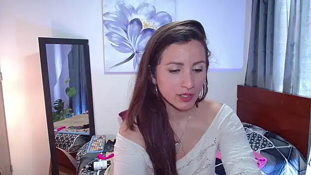 vanessabrown  online show from March 15, 2025, 5:59 pm