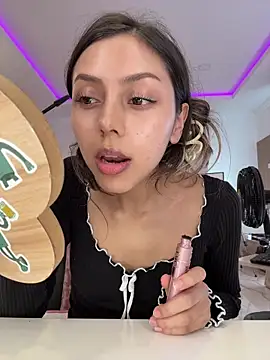 Snapshot of Sensualtease chatting on November 21, 2025, 8:51 pm Sensualtease online show from November 21, 2025, 8:51 pm