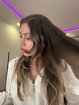 Snapshot of Sensualtease chatting on December 2, 2025, 4:29 am Sensualtease online show from December 2, 2025, 4:29 am