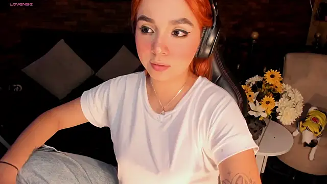 Snapshot of GiaBrooksX chatting on November 9, 2025, 6:23 am GiaBrooksX online show from November 9, 2025, 6:23 am