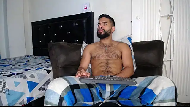 Snapshot of sweatyhairypig23 chatting on March 13, 2025, 1:43 am sweatyhairypig23 online show from March 13, 2025, 1:43 am