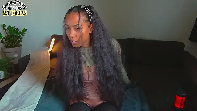 Therainqueen online show from October 2, 2025, 9:05 am