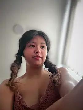 Snapshot of Peach_Girll chatting on May 14, 2026, 2:13 pm Peach Girll online show from May 14, 2026, 2:13 pm