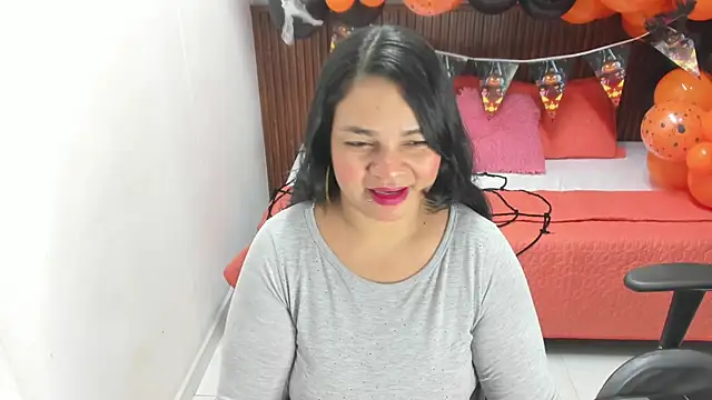 Cloe 35 online show from October 22, 2025, 8:08 pm