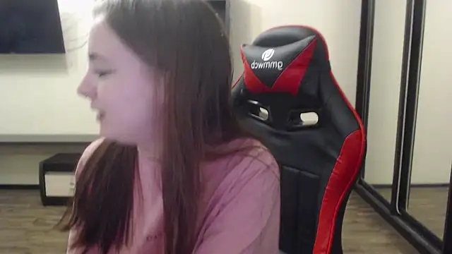 Laralianna online show from December 25, 2024, 7:34 pm