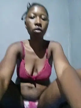 Queennewmind online show from July 17, 2026, 2:24 pm