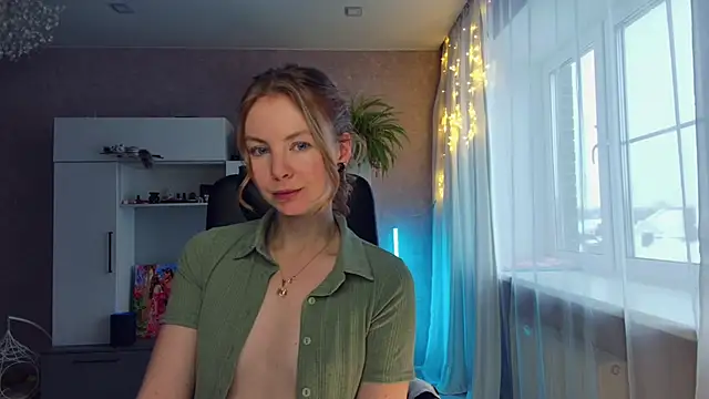 Cuddle Cat online show from December 19, 2024, 7:07 am