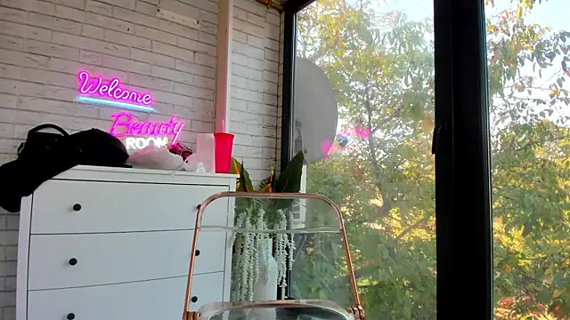 Snapshot of Britney_Charm_ chatting on October 22, 2025, 6:46 am Britney Charm online show from October 22, 2025, 6:46 am