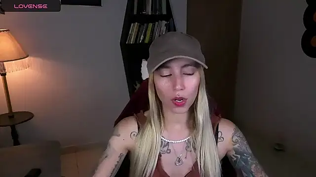 Saucy Jenn online show from October 26, 2025, 2:39 am