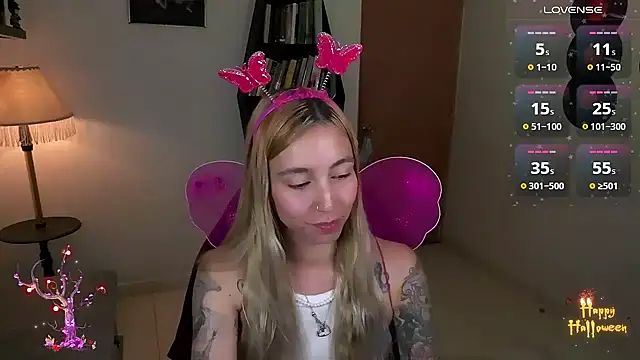 Saucy Jenn online show from November 1, 2025, 3:41 am