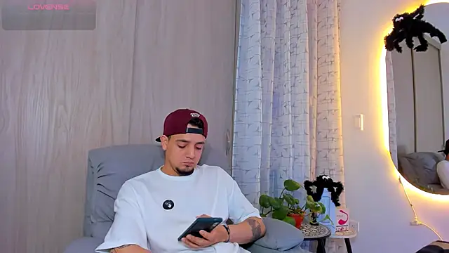 Snapshot of alejandro_calderon1 chatting on October 16, 2025, 2:12 am alejandro calderon1 online show from October 16, 2025, 2:12 am