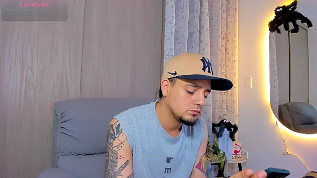 Snapshot of alejandro_calderon1 chatting on October 22, 2025, 3:29 am alejandro calderon1 online show from October 22, 2025, 3:29 am