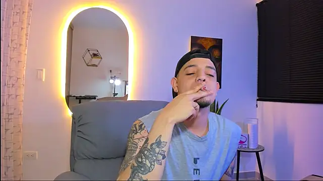 alejandro calderon1 online show from February 7, 2026, 3:43 am