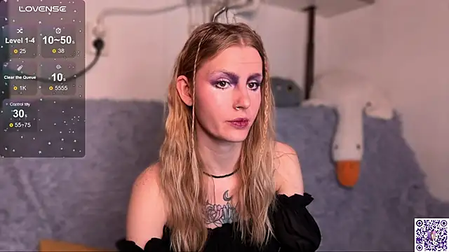 Chanel Gill online show from October 26, 2025, 6:47 pm