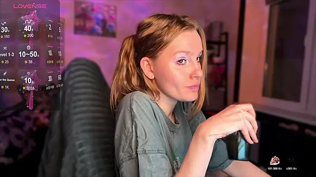 Chanel Gill online show from November 30, 2025, 1:20 am