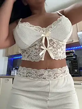 Scarlett-Dream online show from May 13, 2026, 7:39 am