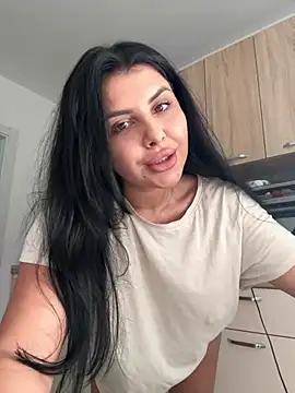 Snapshot of Scarlett-Dream chatting on July 1, 2026, 8:49 am Scarlett-Dream online show from July 1, 2026, 8:49 am