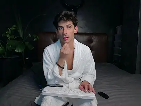 Snapshot of DanielCrush1 chatting on September 27, 2025, 1:49 pm DanielCrush1 online show from September 27, 2025, 1:49 pm