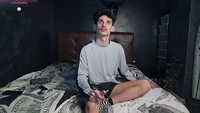 DanielCrush1 online show from February 9, 2026, 7:12 am