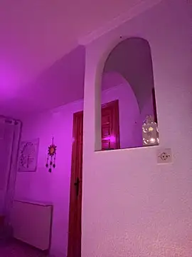 KarlaLuar  online show from April 14, 2026, 9:32 pm