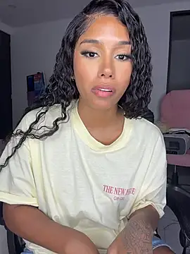 Snapshot of stormyy_ chatting on July 7, 2026, 11:42 pm stormyy online show from July 7, 2026, 11:42 pm