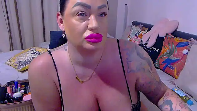 BustyVicky online show from May 27, 2026, 9:23 pm