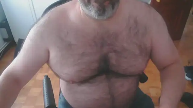 Snapshot of mikeyhotbear chatting on October 29, 2025, 4:53 pm mikeyhotbear online show from October 29, 2025, 4:53 pm