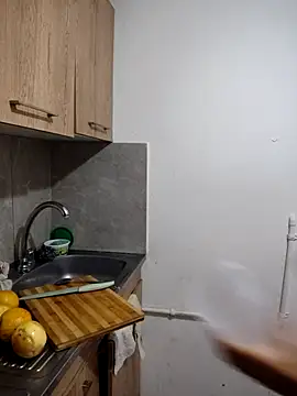 Snapshot of SAT--SU_U chatting on December 2, 2025, 6:14 pm SAT--SU U online show from December 2, 2025, 6:14 pm