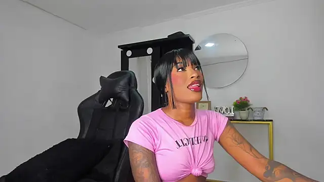 Snapshot of Emattaylor chatting on November 7, 2025, 11:43 am Emattaylor online show from November 7, 2025, 11:43 am