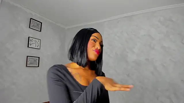 Snapshot of Emattaylor chatting on December 15, 2025, 11:03 am Emattaylor online show from December 15, 2025, 11:03 am