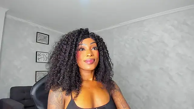 Snapshot of Emattaylor chatting on February 25, 2026, 12:59 pm Emattaylor online show from February 25, 2026, 12:59 pm