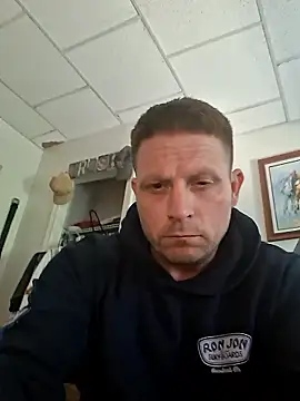 curiouscock38 online show from April 30, 2026, 2:34 pm