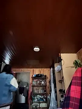  Laary online show from September 12, 2025, 8:53 pm