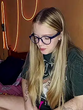 -veranito- online show from March 18, 2025, 3:09 am