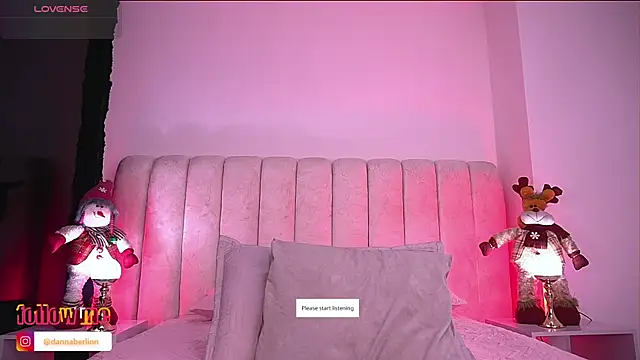 danna berlin  online show from November 7, 2025, 7:25 pm