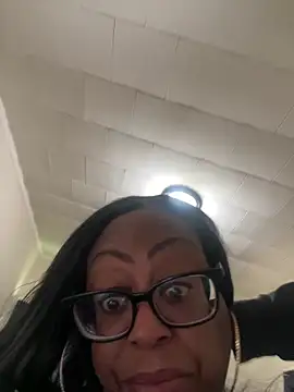 Goddesskarisma online show from December 17, 2025, 8:04 pm