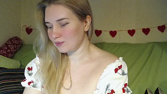 mmmPinUpGirl online show from February 15, 2026, 11:30 am