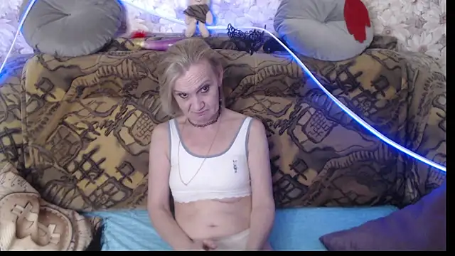 Snapshot of MissBekker chatting on December 17, 2024, 6:13 am MissBekker online show from December 17, 2024, 6:13 am