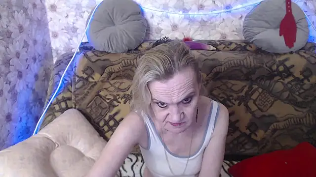 Snapshot of MissBekker chatting on March 18, 2025, 11:20 pm MissBekker online show from March 18, 2025, 11:20 pm