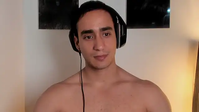 Snapshot of AlexRivera6 chatting on March 12, 2025, 1:14 am AlexRivera6 online show from March 12, 2025, 1:14 am