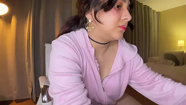 xSelena online show from December 18, 2024, 5:15 am