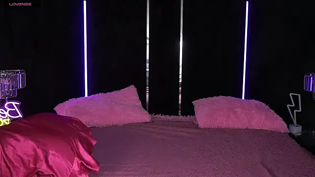 Daphne Moss online show from February 10, 2025, 1:55 pm